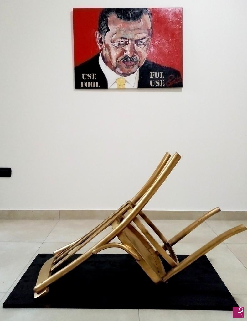 quadri in vendita online - Don't sit here!